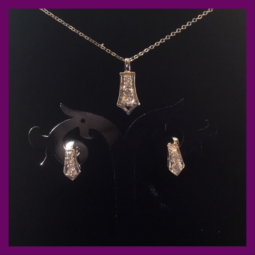 2ct Simulated Diamonds Set, 2pc